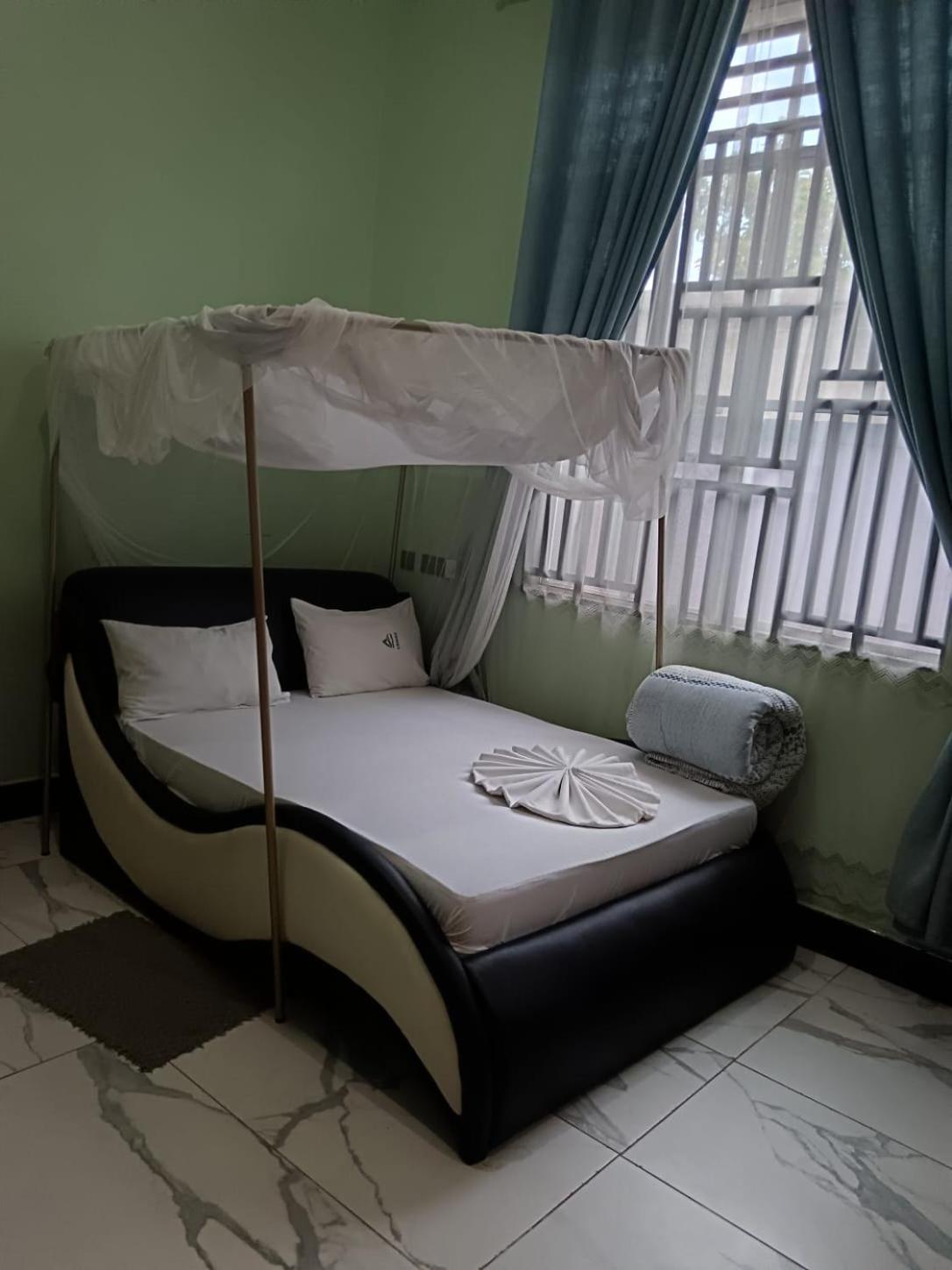 Hba Lodge Kahama Екстер'єр фото